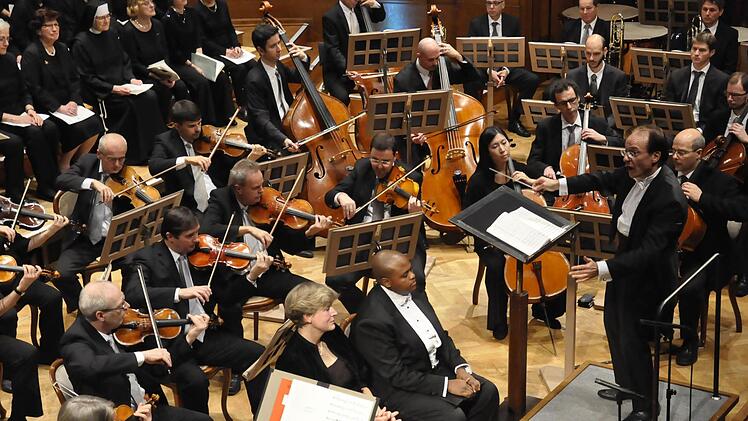 Konzert von Kantorei und Jugendchor sowie Meininger Hofkapelle mit Solisten im Regentenbau. Foto: Peter Klopf