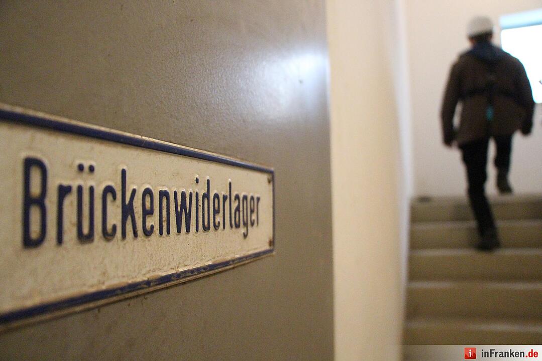 Auf Foto-Tour im  Inneren der Schleuse Erlangen