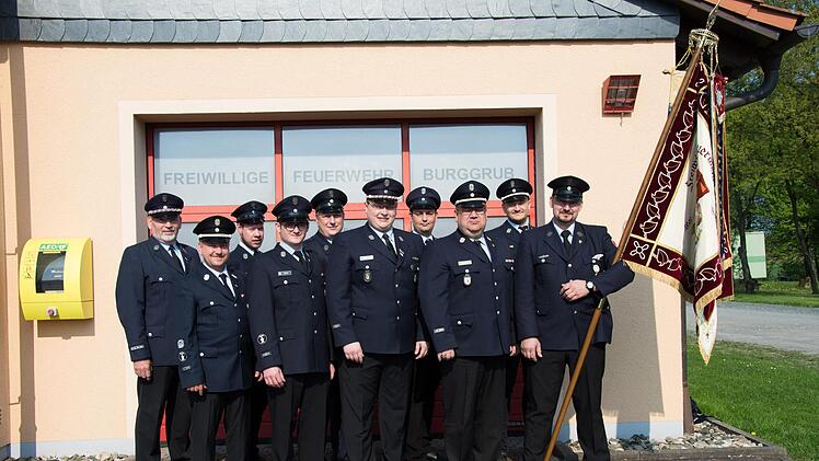 Der Festausschuss hat alles minutiös vorbereitet. Von links: Ehrenvorsitzender Manfred Drechsler, Thorsten Fiedler, Christian Knauer, Rene Körner, Stefan Hagen,  Vorsitzender Dirk Kreul, Mario Stark, Kommandant  Dirk Raupach, Andre Karl und Stefan Wittmann. Es fehlt Karolin Wittmann. K.- H. Hofmann