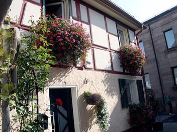 Die Familie Nagel-Lin an der Engelgasse ist unter den Preisträgern des Blumenwettbewerbs 2018. Foto: Richard Sänger