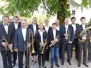 Die Mitglieder des Posauenchors vor dem Konzert  Foto: Wolf