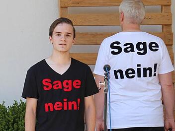 Manuel Selg und Timo Knauer (von links) beim Rap "Sage nein". Fotos: Helke Renner