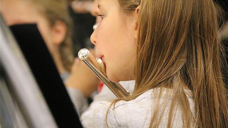 Die Spenden aus dem Benefizkonzert kommen dem Musiknachwuchs der am Bläser-Festival "UnerHÖRTes" teilnehmenden Bläserklassen zugute.