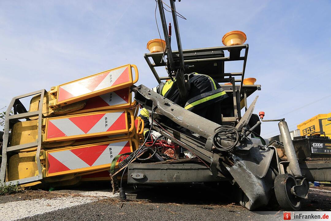 Lkw donnert in WarnleitanhŠnger von Wanderbaustelle - Autofahrer wenden eigenstŠndig und werden zu Geisterfahrern