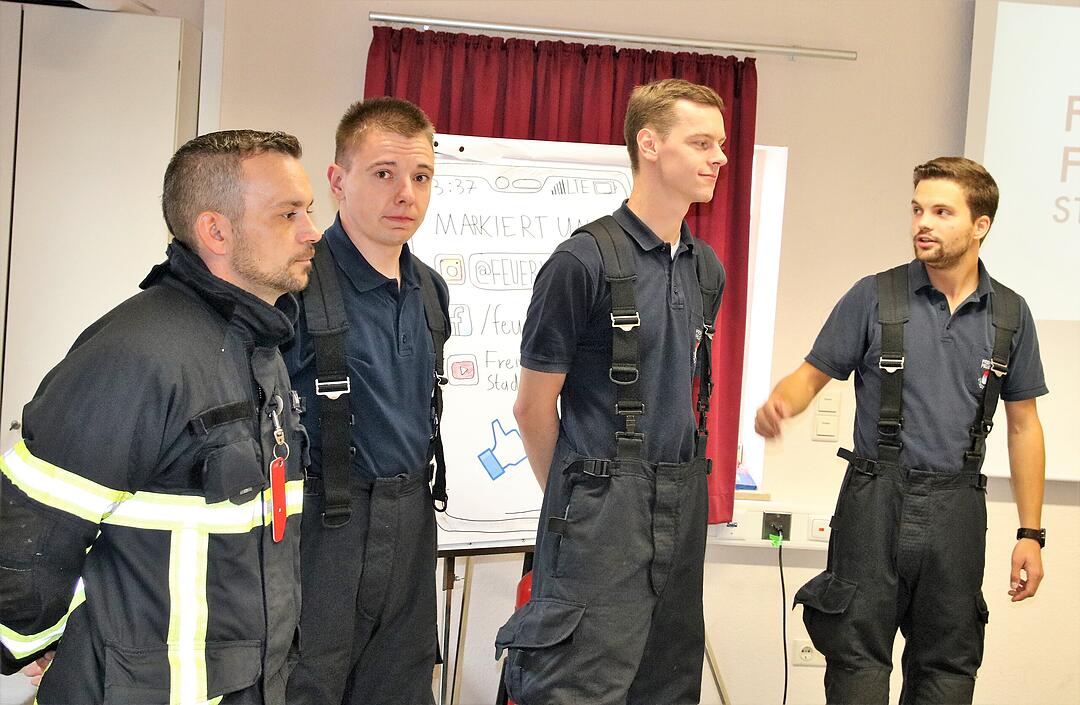 Prinzessinnen bei Feuerwehr