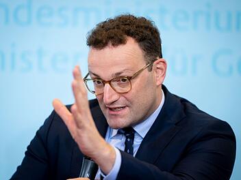 Konversationstherapien gegen Homosexualit&auml;t sollen verboten werden. Jens Spahn legt Gesetzentwurf vor. Foto: Kay Nietfeld/dpa (Archiv)