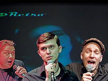 Die drei Fragezeichen (von links) in der Reithalle: Marcus Kulp als Justus Jonas, Jörn Ortmann (Peter Shaw) und Sven Niemeyer (Bob Andrews).Fotos: Jochen Berger