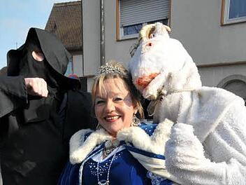 Majestät bei Kaiserwetter: Prinzessin Sandra I. alias Sandra Franke beim Faschingszug der Brucker Gaßhenker. Foto: Roland Meister