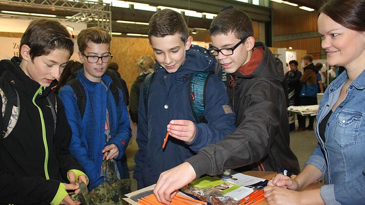 Am Stand der FOS am Rennsteig  Foto: Veronika Schadeck