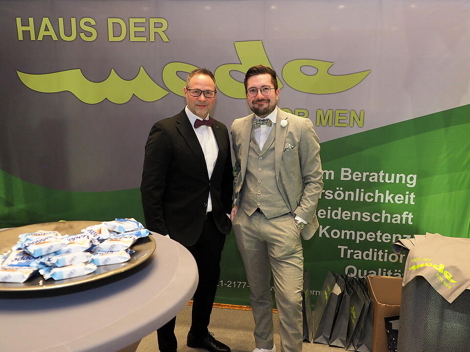 Inkl. Braut- und Festmodenschauen.