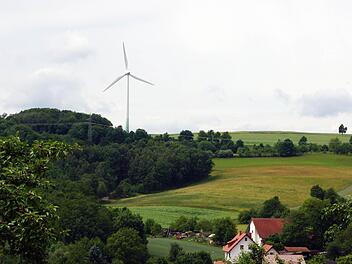 Das Sassendorfer Windrad, von der Ortschaft Lauf aus gesehen Foto: Johannes Michel
