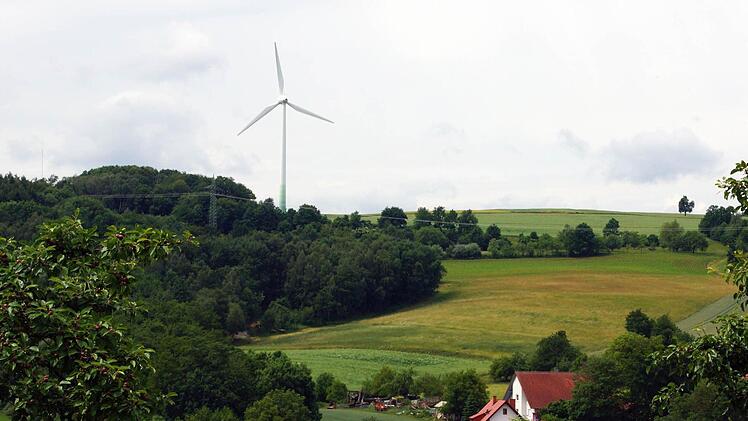 Das Sassendorfer Windrad, von der Ortschaft Lauf aus gesehen Foto: Johannes Michel