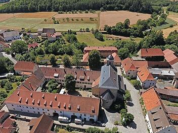 Zum 15-jährigen Bestehen des Kreiskulturzentrums Kloster Wechterswinkel gibt es eine Kunstaktion.