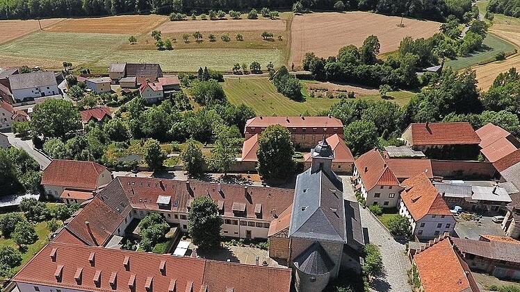 Zum 15-jährigen Bestehen des Kreiskulturzentrums Kloster Wechterswinkel gibt es eine Kunstaktion.