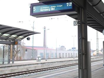 Am Lichtenfelser Bahnhof hält kein ICE mehr.  Aber auch die Intercity-Anbindung ist mit derzeit nur einem Halt pro Tag in jeder Richtung ausbaufähig.  Popp