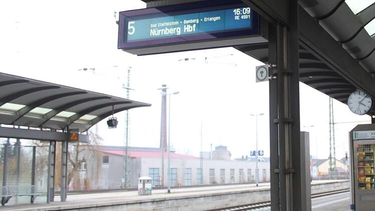 Am Lichtenfelser Bahnhof hält kein ICE mehr.  Aber auch die Intercity-Anbindung ist mit derzeit nur einem Halt pro Tag in jeder Richtung ausbaufähig.  Popp