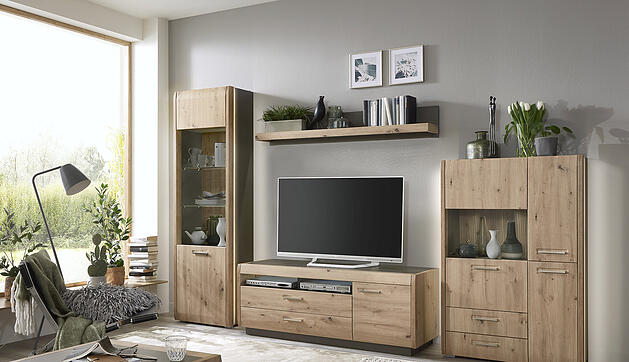 Exklusives Schnäppchen auf der Hausmesse: Die Wohnwand Austin  inkl. Korpusbeleuchtung an Vitrine und Highboard kostet statt 2.281,- jetzt nur noch 1.199,-  Euro = 47% gespart!