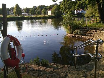 Das Flussbad am Main in Lichtenfels ist ein idyllischer Ort - solange die Besucher sich auch dementsprechend verhalten.  Popp