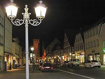 In einer dritten Stufe wird in Bereichen von Haßfurt und den Stadtteilen die Straßenbeleuchtung auf LED-Technik umgerüstet.  Foto: cr