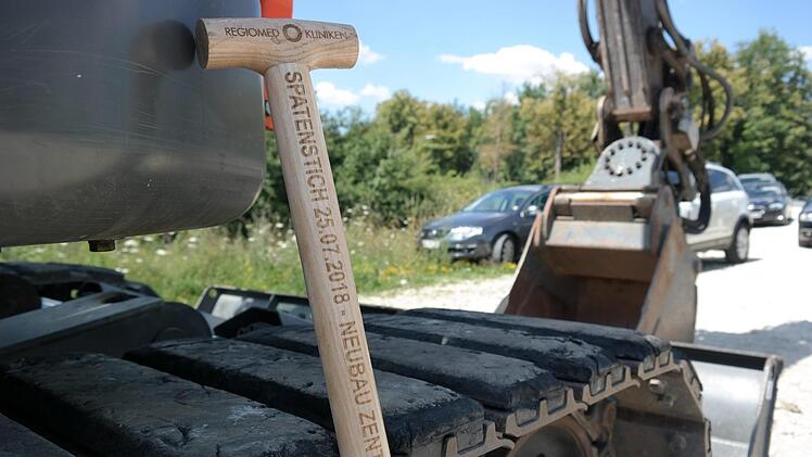 Die Spaten haben ihren Zweck erfüllt, nun wird gebaut. Foto: Sarah Stieranka