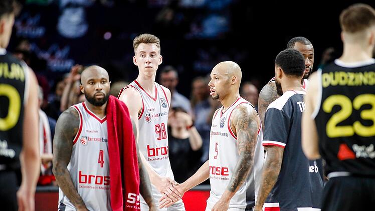 Von Platz 4 beim Final Four enttäuscht sind (von links) Champions-League-MVP Tyrese Rice, Arnoldas Kulboka und Maurice Stuckey.