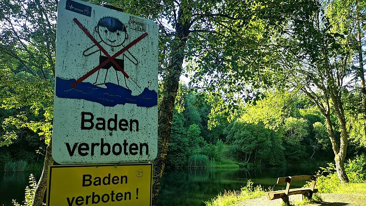 Baden am Basaltsee Steinernes Haus ist verboten. Foto: Marion Eckert