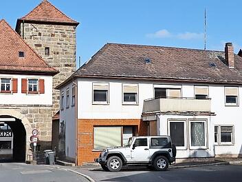 Das Gebäude Oberes Tor 3 soll zugunsten von Grünflächen und Stellplätzen abgerissen werden.