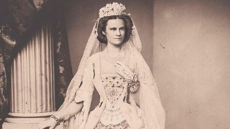 Elisabeth oder doch ihre Schwester Helene? Kaiser Franz Joseph soll sich - wie im Film - tats&auml;chlich schnell in Elisabeth verliebt haben.