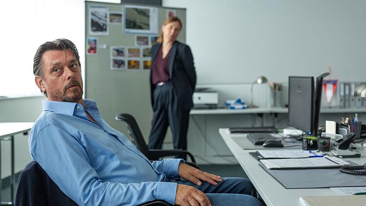 Sascha Bergmann (Hary Prinz) geht mit seiner Chefin Nicole Sturm (Bettina Mittendorfer) und den Kolleginnen und Kollegen einen zur&uuml;ckliegenden Todesfall durch. Wom&ouml;glich hat er mit den aktuellen Morden zu tun: Der Tote war n&auml;mlich ebenfalls Mitglied des Apfelbrenner-Ordens.