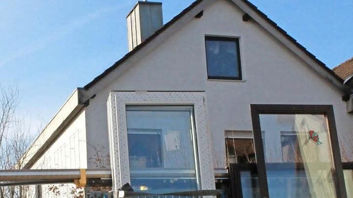 Nach und nach können neue Schallschutzfenster eingebaut werden. Fotos: hak