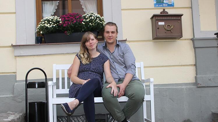 Sandra und David Kisielewski sind aus Berlin nach Bad Brückenau gezogen. Foto: Ulrike Müller