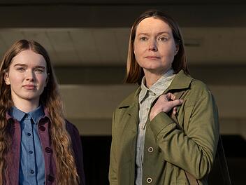 Carrie (Summer H. Howell, links) und ihre religi&ouml;s fundamentalistische Mutter Margaret (Samantha Sloyan) mussten schon einiges durchmachen.