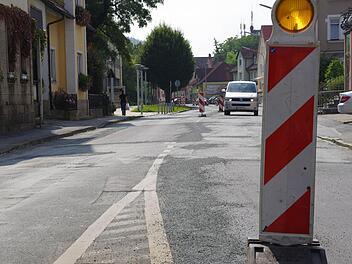 Die Asphaltierungsarbeiten in der Kulmbacher Straße in Kronach sind abgeschlossen. Heute folgen noch Nacharbeiten. Foto: Marco Meißner
