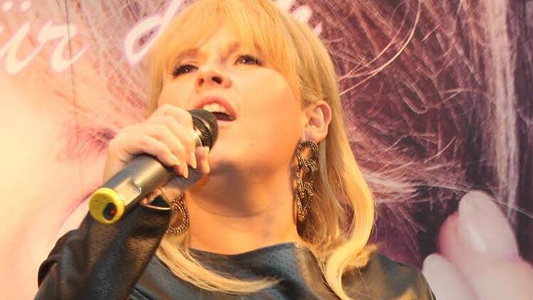 Impressionen von Maite Kellys Auftritt im Einkaufszentrum "Fritz" Foto: Dagmar Besand