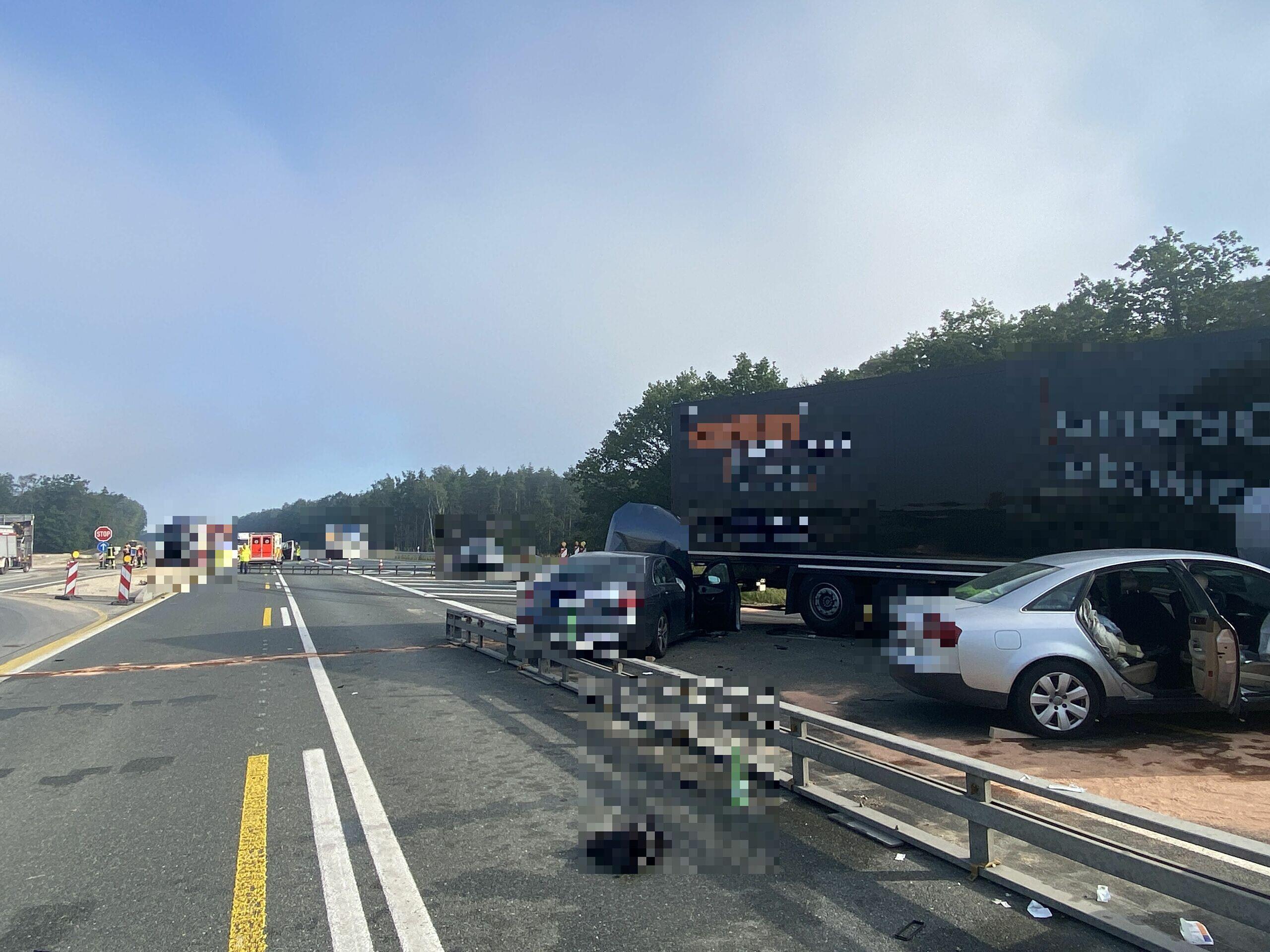 Lkw Durchbricht Mittelleitplanke Auf A3 Elf Verletzte Darunter Vier Kinder Bei Unfall Nahe Erlangen