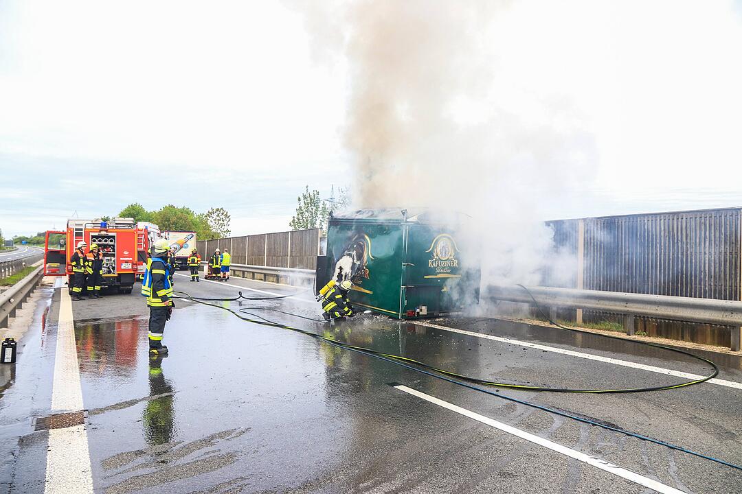 Bierausschank brennt auf A70 aus