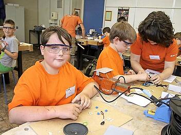 Ob Kojak-Sirene oder Wechselblinker - die Schüler fanden den Technik-Workshop klasse. Foto: Sonja Adam