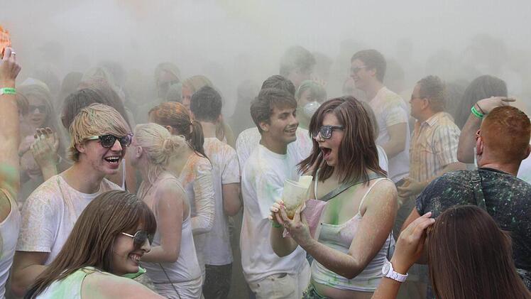 Beim Farb-Countdown ist alles mit Farbschwaden eingenebelt.