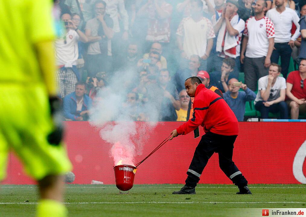Schwere Fanausschreitungen bei EM-Spiel zwischen Kroatien und Tschechien