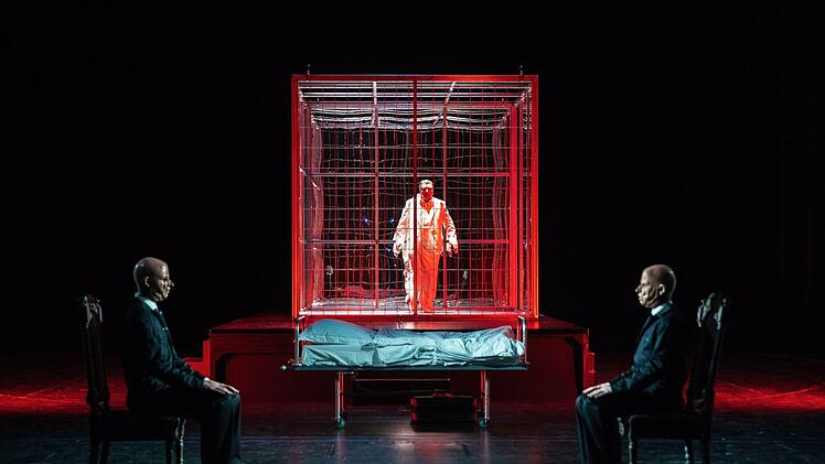 "Masse Mensch Macht": Stephan Kaluzas Schauspiel "30 Keller" feierte Premiere am Landestheater Coburg.Foto: Sebastian Buff