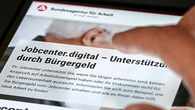 Bürgergeldantrag im Jobcenter auf einem Tablet