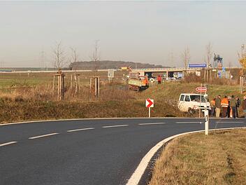 Am geplanten Standort der OMV-Tankstelle an der nordwestlichen Ortszufahrt haben die Vermessungen bereits begonnen.