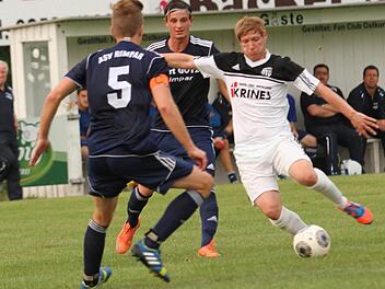 Stefan Krines (rechts) steht dem FC Sand in Karlburg wieder zur Verfügung.