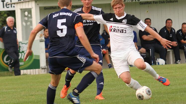 Stefan Krines (rechts) steht dem FC Sand in Karlburg wieder zur Verfügung.
