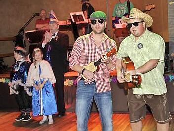 Bauernball im Hühnerstall, hieß es am Samstagabend beim Fasching der Ebensfelder Karnevalsgesellschaft.