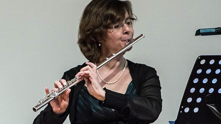 Angelika Stirner-Ebert beim Baustellenkonzert im Pfarr- und Dekanatszentrum St. Augustin.Foto: Jochen Berger