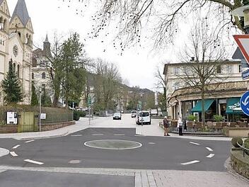 Wird dieser Kreisel an der Kreuzung Martin-Luther-Straße und Prinzregentenstraße in Bad Kissingen Bestand haben? Ein Ortstermin mit Oberbürgermeister und Bürgern soll das heute Nachmittag klären.