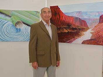 Joachim Schild vor einem seiner Werke.  Foto: Björn Hein