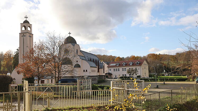 Baby vor Kloster im  hessischen Waldsolms gefunden
