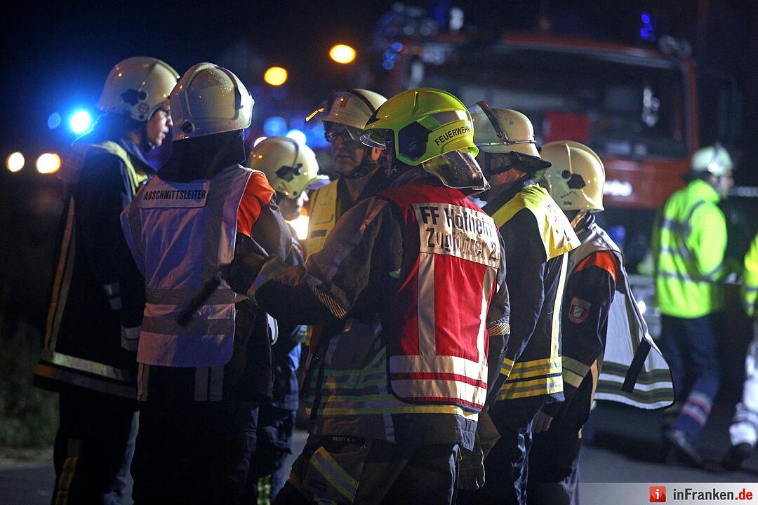 Schonungen: Werkstatthalle steht in Flammen